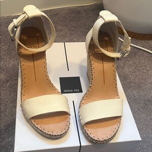 Dolce Vita Noor wedges 4” size 7.5 in white / ivory